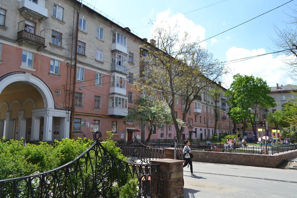 Executive Suite In The Centre Ternopil Exterior foto